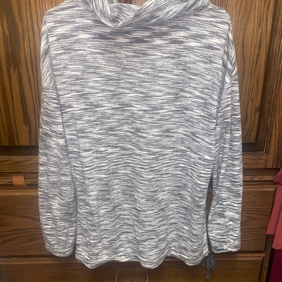 Talbots athletic pullover - Picture 2 of 3